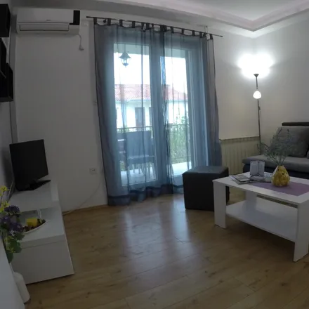 Image 3 - Kralja Tomislava 4, 21460 Grad Stari Grad, Croatia - Apartment for rent