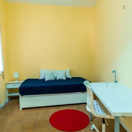 Rent this 5 bed room on Calle de Alcalá in 189, 28009 Madrid