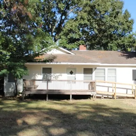 Rent this 3 bed house on 883 Dusy Street in The Meadows, Dothan
