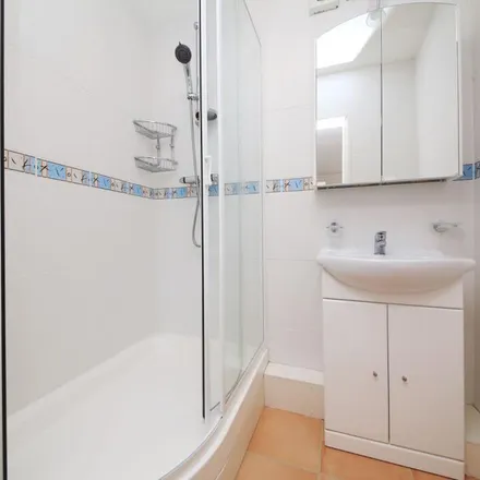 Rent this 3 bed apartment on Dollis Avenue in London, N3 1BH