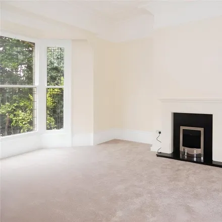 Image 2 - Birkby Hall Road, Huddersfield, HD2 2XA, United Kingdom - Apartment for rent