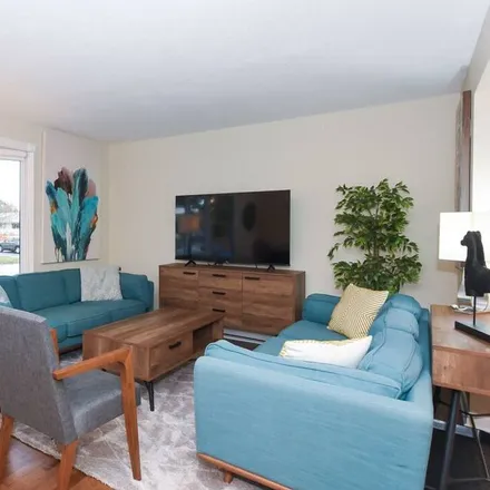 Image 2 - Whitehaven, Ottawa, ON K2C 2W1, Canada - Apartment for rent