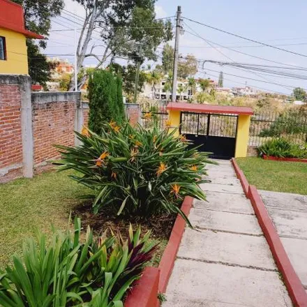 Rent this 2 bed house on Privada Lomas Verdes in Lomas de Tzompantle, 62130 Cuernavaca