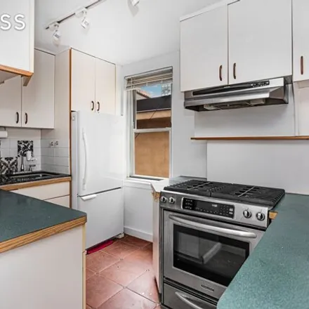 Image 3 - 221 East 50th Street, New York, NY 10022, USA - Apartment for sale