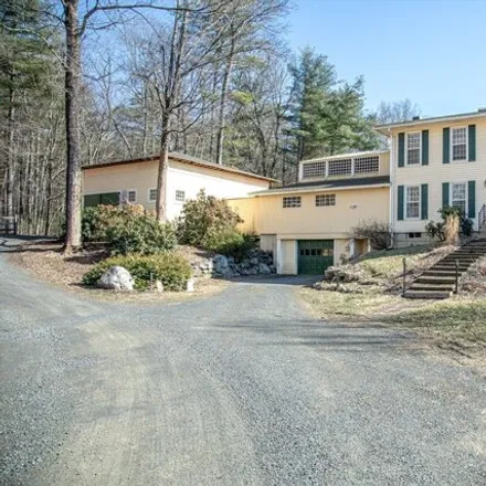 Image 1 - 435 Market Hill Road, Cushman, Amherst, MA 01003, USA - House for sale