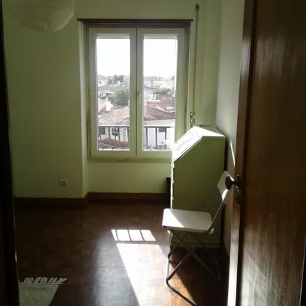 Rent this 4 bed room on Av D José I fte 171A in Avenida Dom José I, 2775-674 Oeiras