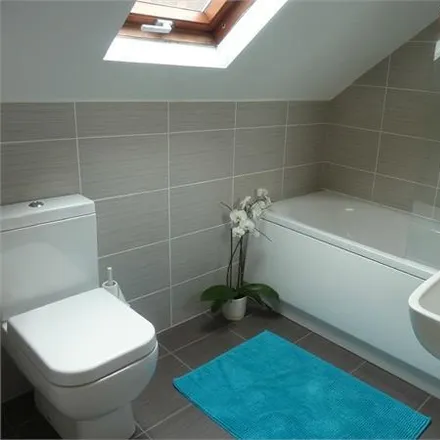 Image 4 - Trewhitt Road, Newcastle upon Tyne, NE6 5LT, United Kingdom - Apartment for rent