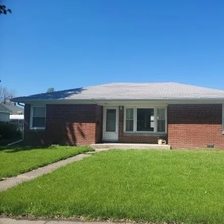 Buy this 2 bed house on 320 Davis Street in Carthage, IL 62321