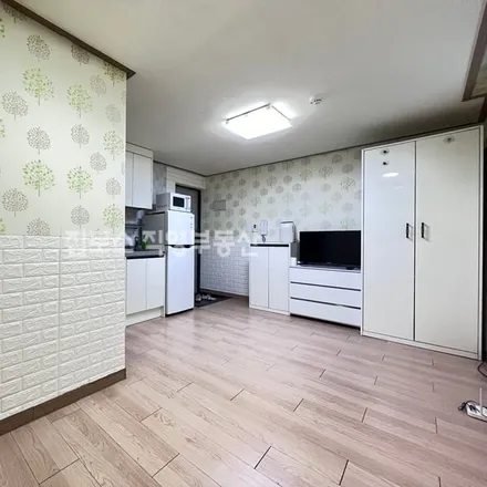 Rent this studio apartment on 서울특별시 강북구 미아동 215-88