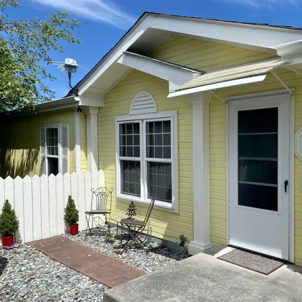 Buy this 2 bed house on 608 North 7th Avenue in Sequim, WA 98382