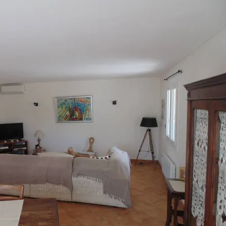 Rent this 4 bed house on 84300 Cavaillon