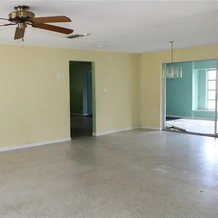 Image 3 - 623 Crescent Drive, Largo, FL 33770, USA - House for sale
