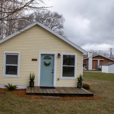 Buy this 2 bed house on 1355 Granger Street in Mount Pleasant, MI 48858