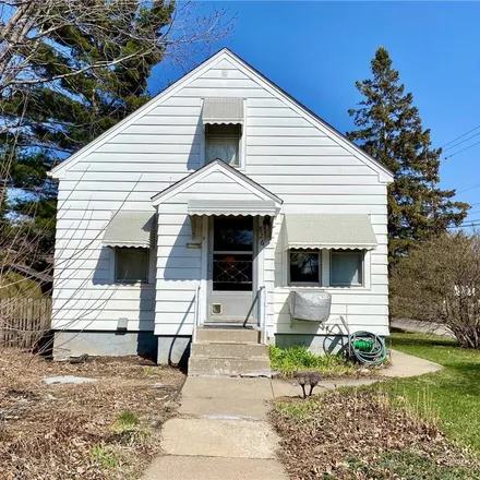 Buy this 2 bed house on 824 Southeast 21st Avenue in Minneapolis, MN 55414