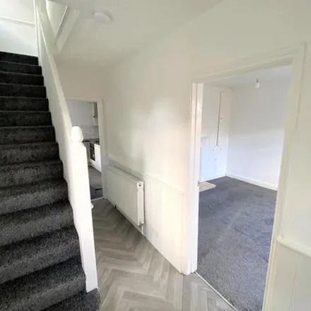 Image 4 - A491, Stourbridge, DY9 0RQ, United Kingdom - Apartment for rent