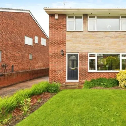 Buy this 3 bed duplex on Carlinghow Lane in Birstall, WF17 8DU