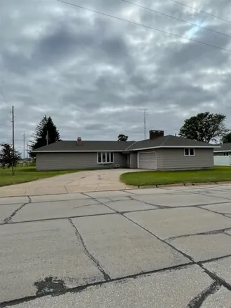 Buy this 4 bed house on 777 East 16th Street in Cozad, NE 69130