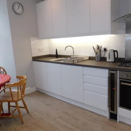 Rent this 4 bed apartment on Dublin Meuse in City of Edinburgh, EH3 6NW