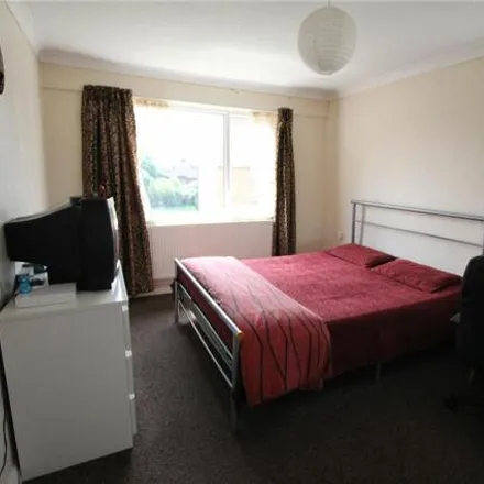 Image 4 - Rodwell Close, London, HA4 9NG, United Kingdom - Room for rent