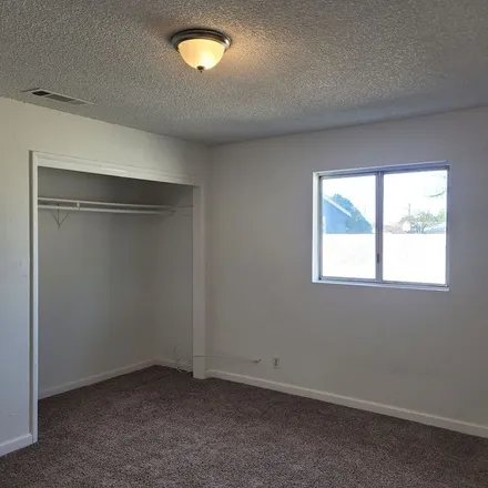 Rent this 2 bed apartment on Wakefield Elementary School in South Avenue, Turlock