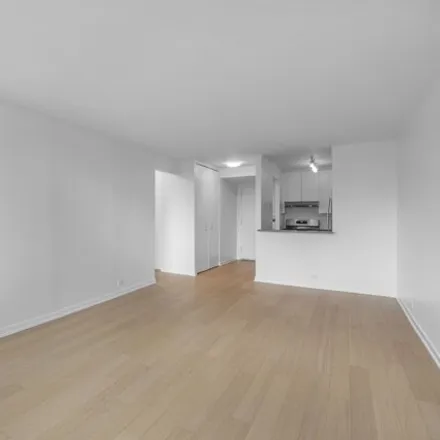 Image 5 - South Park Tower, 124 West 60th Street, New York, NY 10023, USA - House for rent