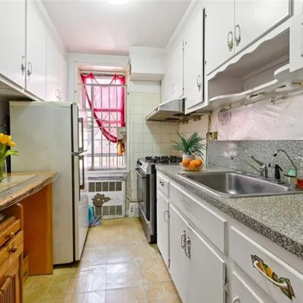 Image 7 - 33-04 91st Street, New York, NY 11372, USA - Apartment for sale