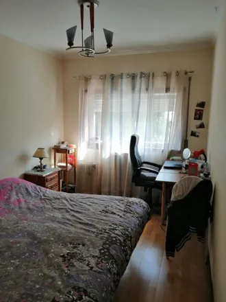 Rent this 2 bed room on Rua do Conde de Campo Bello in 4200-330 Porto, Portugal
