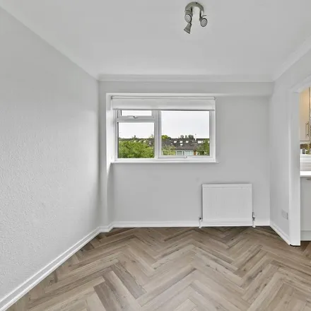 Image 3 - 24 Willow Bank, London, TW10 7QX, United Kingdom - Townhouse for rent
