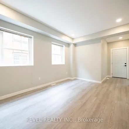 Image 3 - 24 Sheridan Street, Brantford, ON N3T 2X4, Canada - Apartment for rent