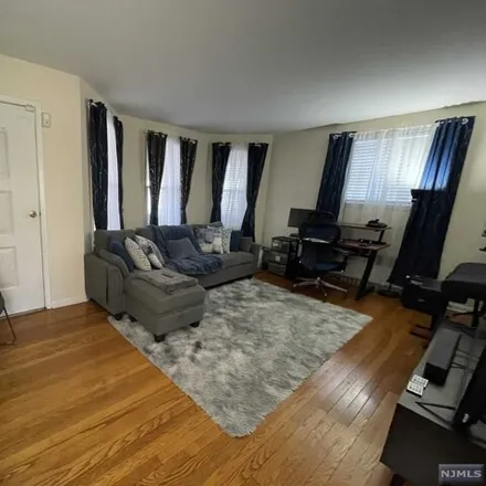 Image 3 - 21 Barrows Avenue, Rutherford, NJ 07070, USA - House for rent