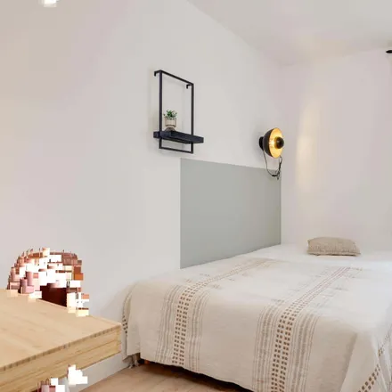 Rent this 2 bed room on 4 Rue de Bazas in 33800 Bordeaux, France