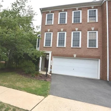 Rent this 3 bed townhouse on Ladyslipper Square in Ashburn, VA 20174