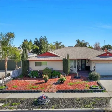 Buy this 3 bed house on 6326 North 4th Street in Fresno, CA 93710