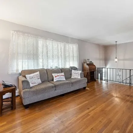 Image 3 - 229 Watchung Avenue, Montclair, NJ 07043, USA - House for sale