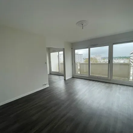 Rent this 5 bed apartment on 1 rue du Duc d'Aumale in 29200 Brest, France