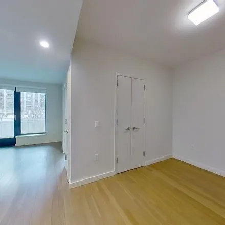 Rent this 1 bed townhouse on 515 East 86th Street in New York, NY 10128
