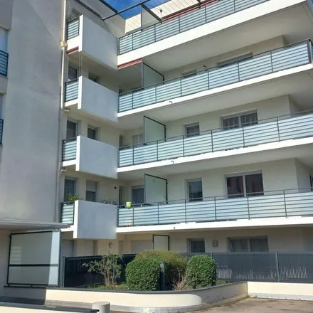 Rent this 3 bed apartment on 52 Rue Charles de Gaulle in 69210 L'Arbresle, France