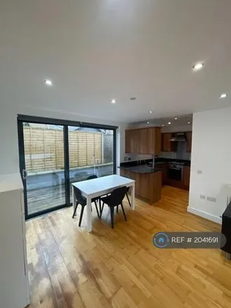 Rent this 3 bed townhouse on Clarence Road in London, N15 3AW