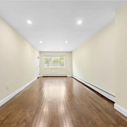 Image 5 - 662 Crotona Park S, New York, 10456 - House for rent