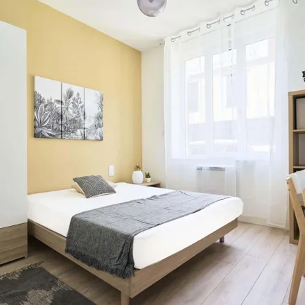 Rent this 3 bed room on 65 Rue Jordaens in 59155 Lille, France