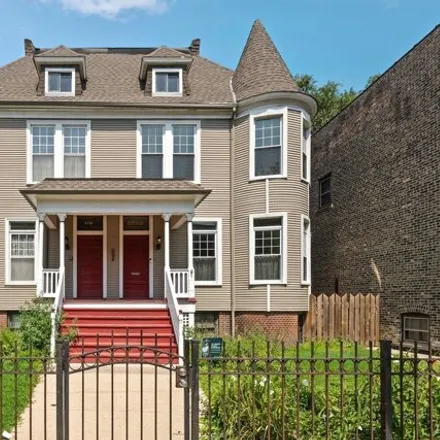 Buy this 8 bed house on 5733-5735 North Ridge Avenue in Chicago, IL 60660
