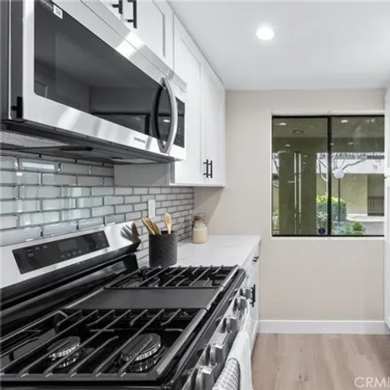 Image 5 - 2062 Griffith Park Boulevard, Los Angeles, CA 90039, USA - Condo for sale