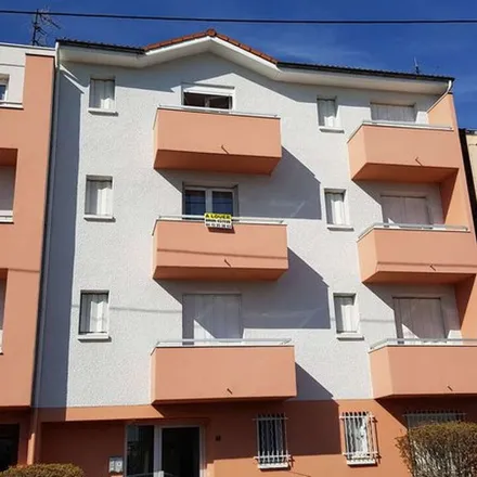 Rent this 1 bed apartment on 10 Rue Philippe Marcombes in 63000 Clermont-Ferrand, France