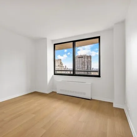 Image 7 - South Park Tower, 124 West 60th Street, New York, NY 10023, USA - House for rent