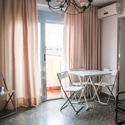 Rent this 5 bed apartment on Col·legi d'Educació Infantil i Primària Ballester Fandos in Avinguda de la Malva-rosa, 57
