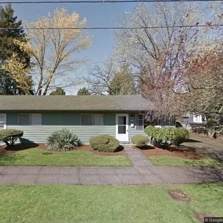 Buy this 4 bed house on 5237 Southeast 43rd Avenue in Portland, OR 97206