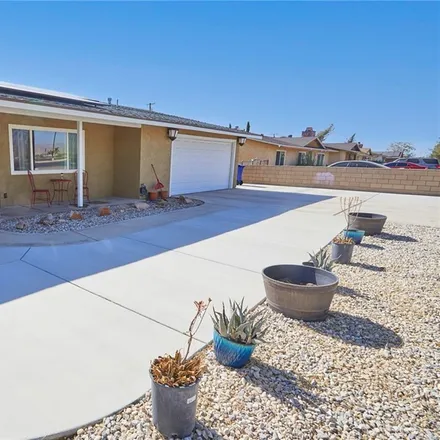 Image 4 - 12990 Pawnee Road, Apple Valley, CA 92308, USA - House for sale