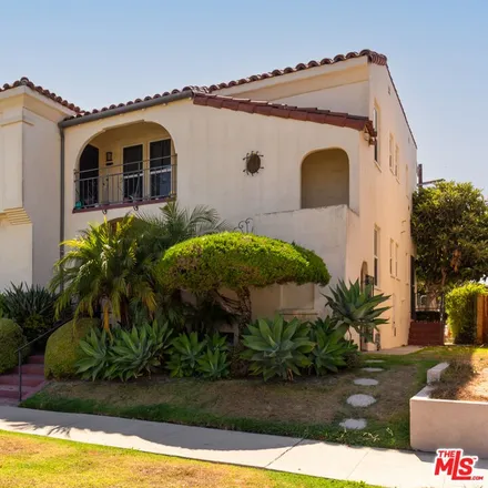Buy this studio townhouse on 1513 South Crescent Heights Boulevard in Los Angeles, CA 90035