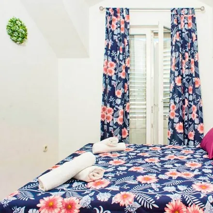 Rent this 2 bed apartment on 21403 Općina Sutivan