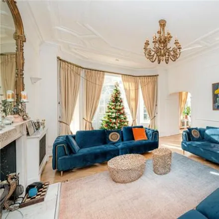 Rent this 5 bed duplex on 64 Elsworthy Road in London, NW3 3BU